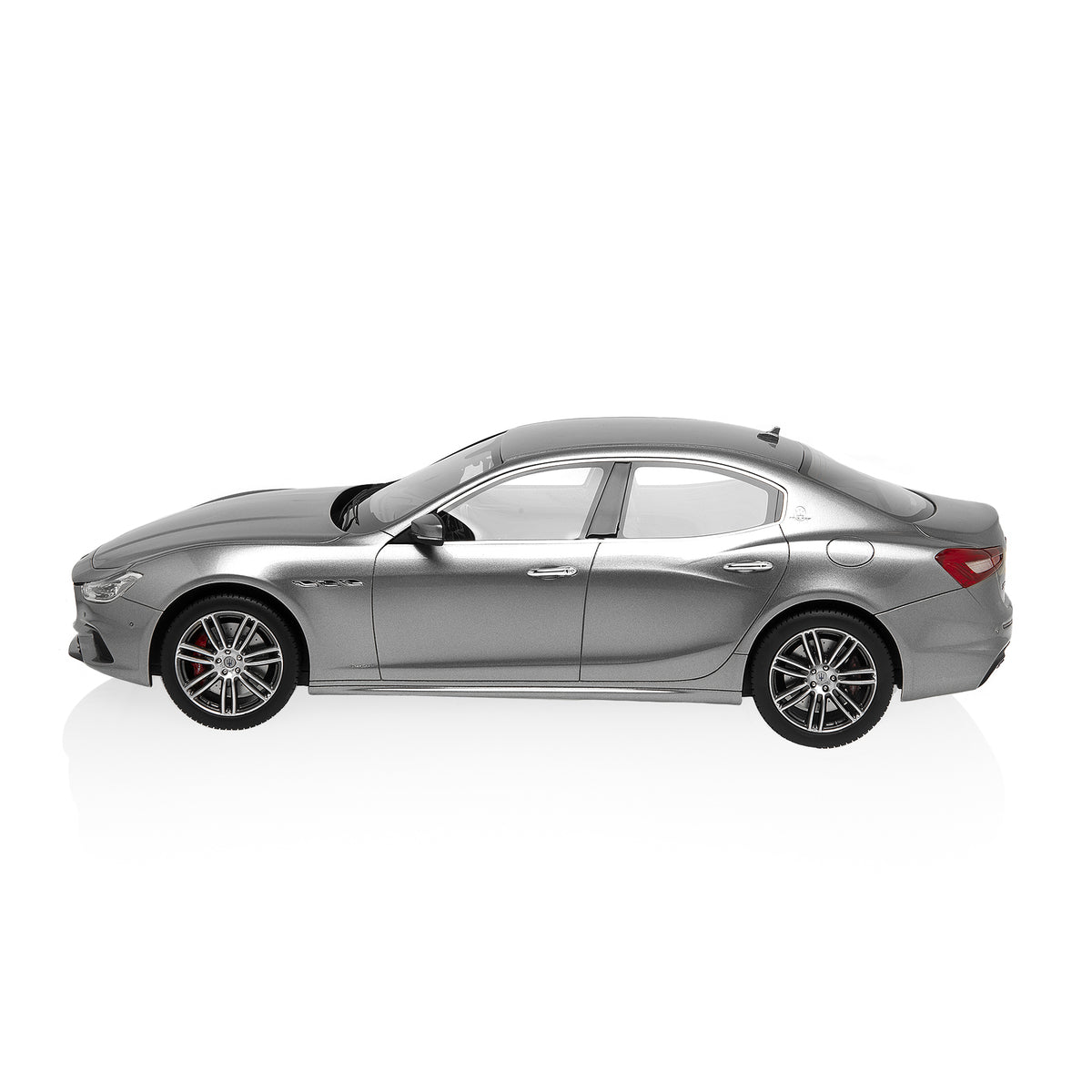 ギブリMaserati Ghibli ミニカー シルバー 1:18 Ghibli MY19 Grigio – ROW Maseratistore